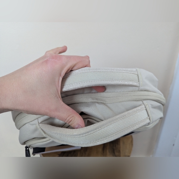 NWT! The North Face The Jester Backpack, Gravel/Cream, Women's Fit, 27L - Picture 9 of 15